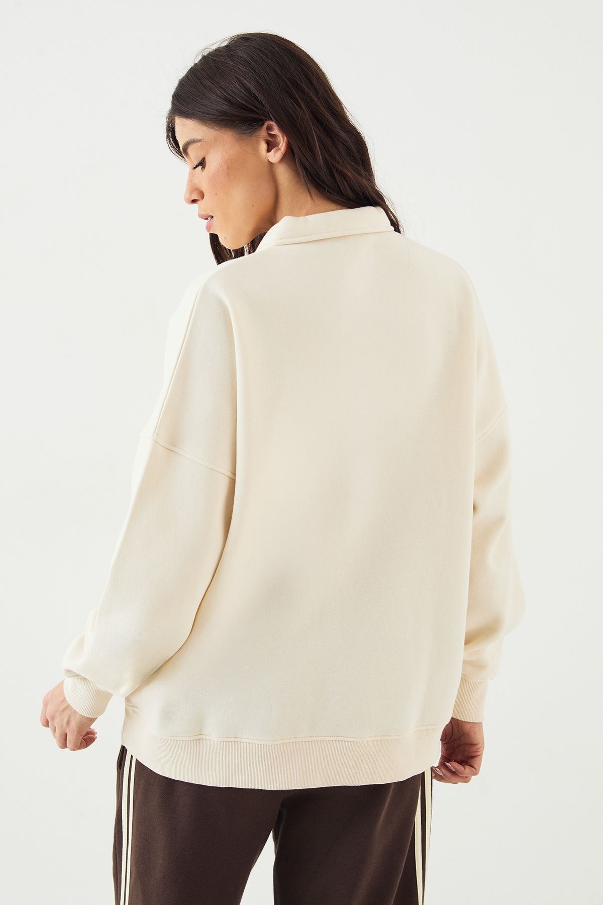 DSGN Studio DSGN Studio Script Rugby Collared Sweatshirt Cream image 2