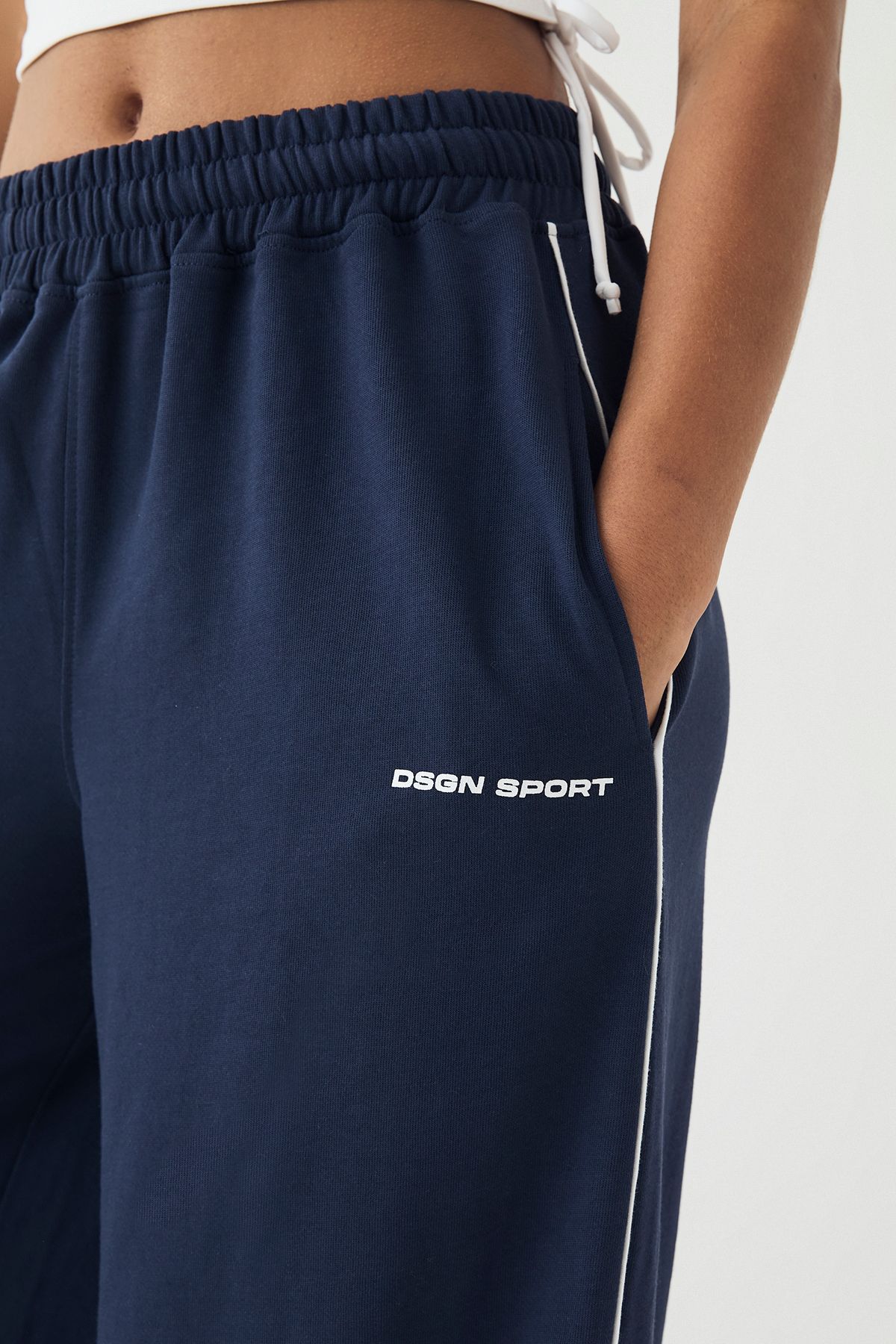 DSGN Studio DSGN Studio Piping Detail Mid Rise Toggle Jogger Navy image 3