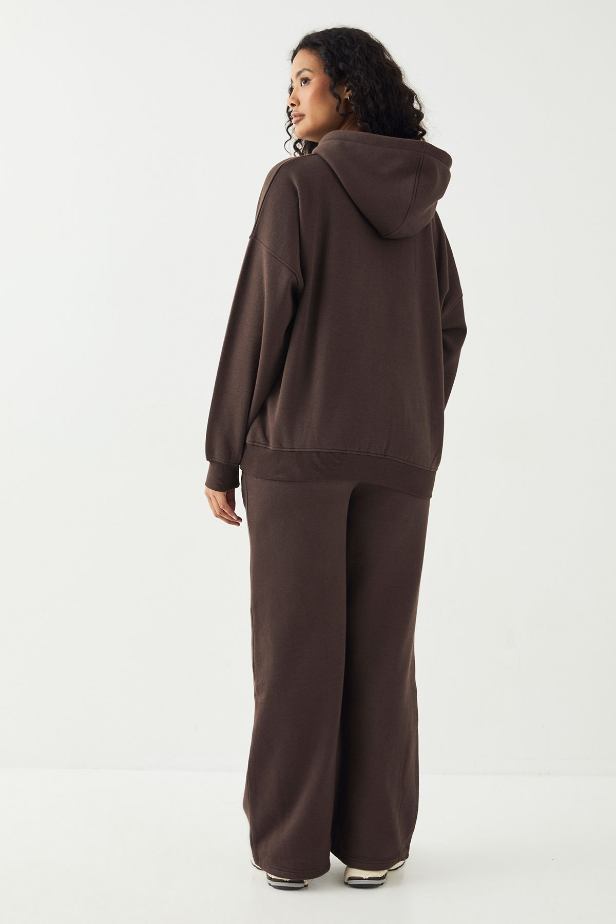 DSGN Studio DSGN Studio Collegiate Applique Straight Leg Jogger Espresso image 2