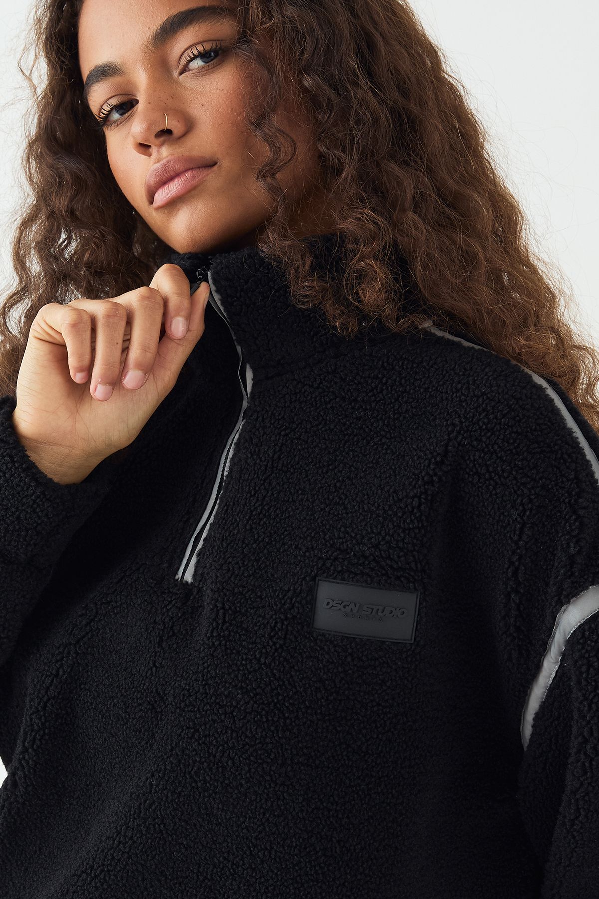 DSGN Studio DSGN Studio Reflective Piping Borg Half Zip Sweatshirt Black image 4