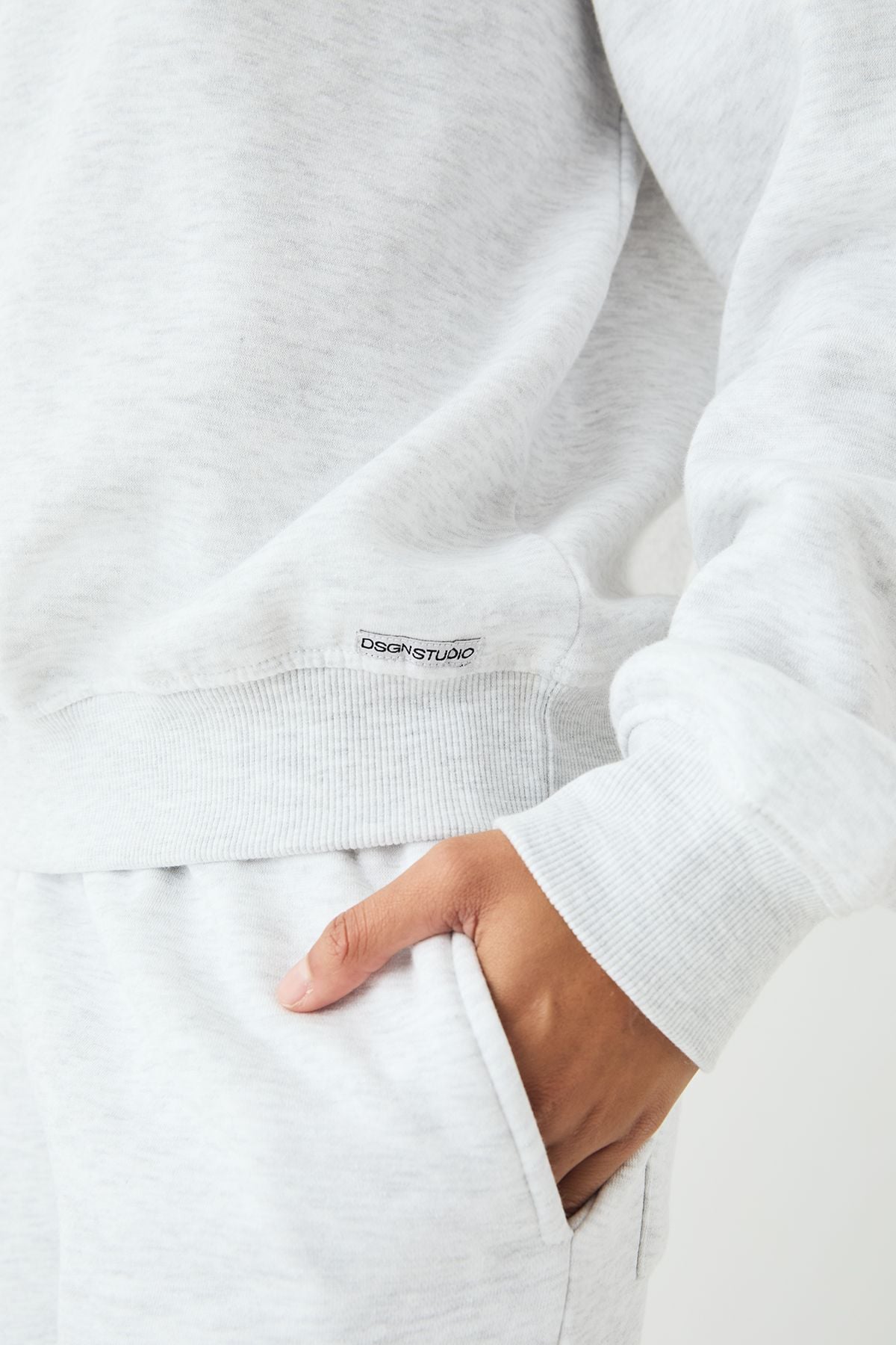 DSGN Studio DSGN Studio Crew Neck Oversized Sweatshirt Ash Grey image 4