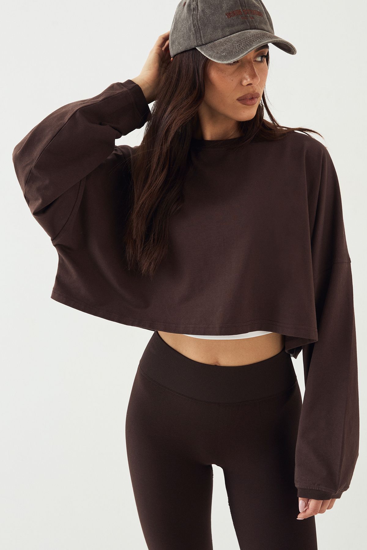 DSGN Studio DSGN Studio Sport Oversized Boxy Crop Long Sleeve T-Shirt Coffee Bean
