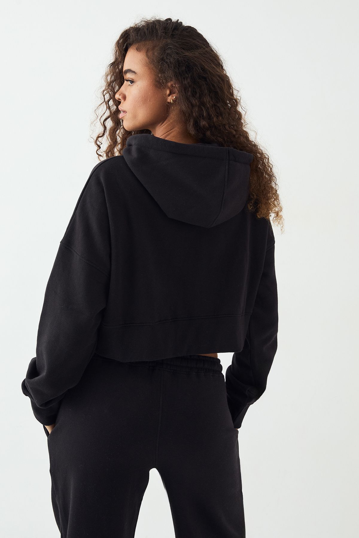 DSGN Studio DSGN Studio Contrast Drawcord Boxy Crop Hoodie Black image 2