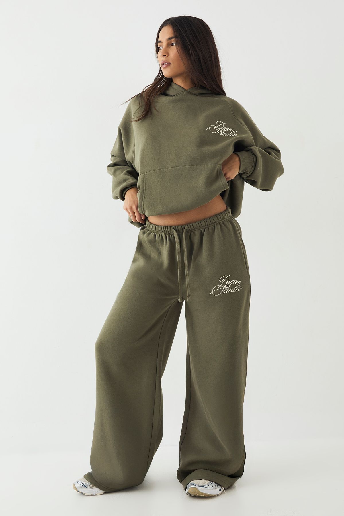 DSGN Studio DSGN Studio Script Straight Leg Jogger Olive image 3