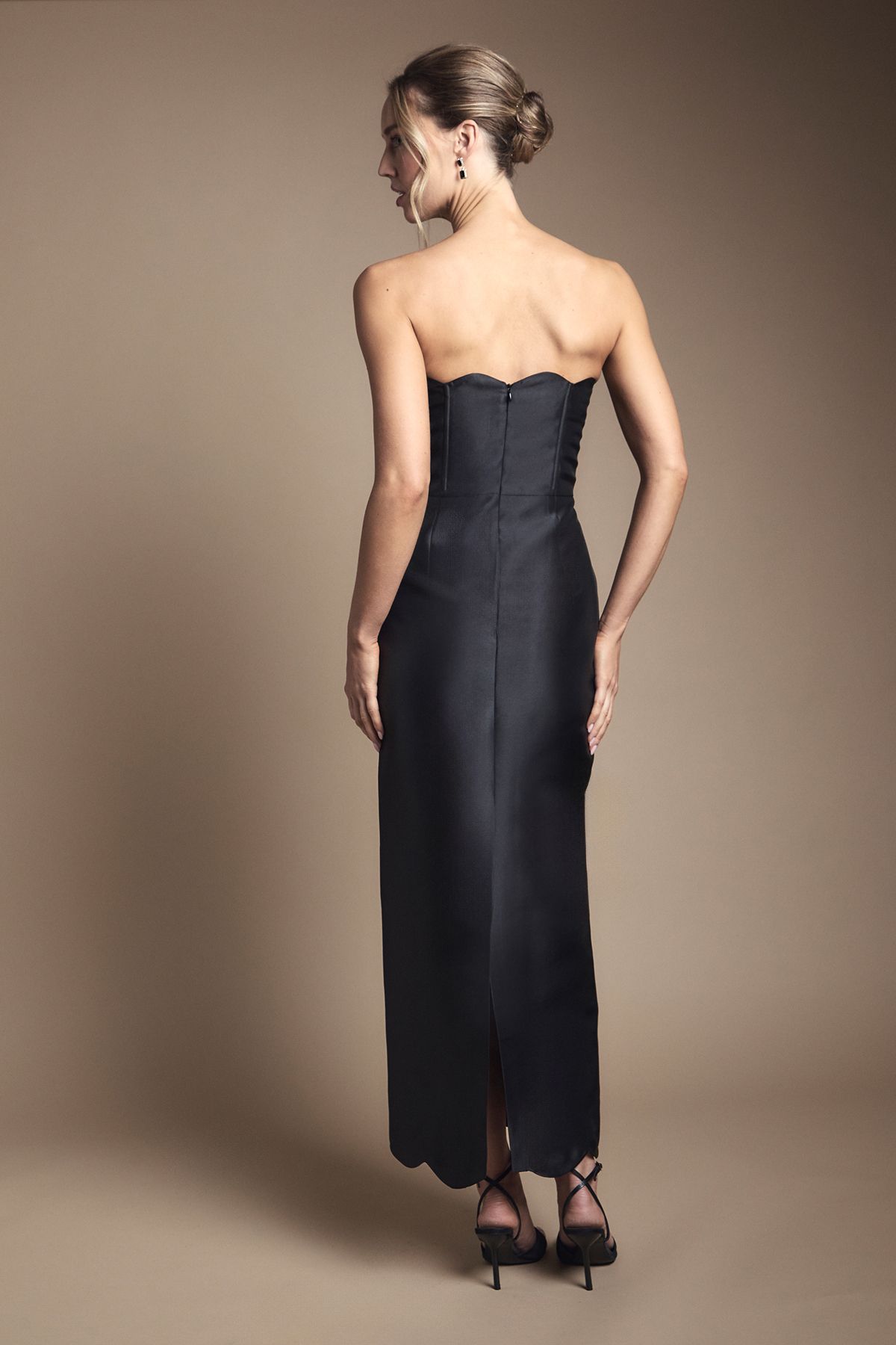 Coast Scallop Detail Twill Column Bridesmaid Dress Black image 3
