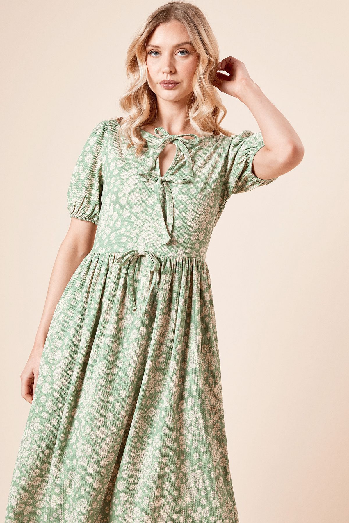 Dorothy Perkins Green Ditsy Bow Tie Front Puff Sleeve Jersey Midi Dress Green image 2
