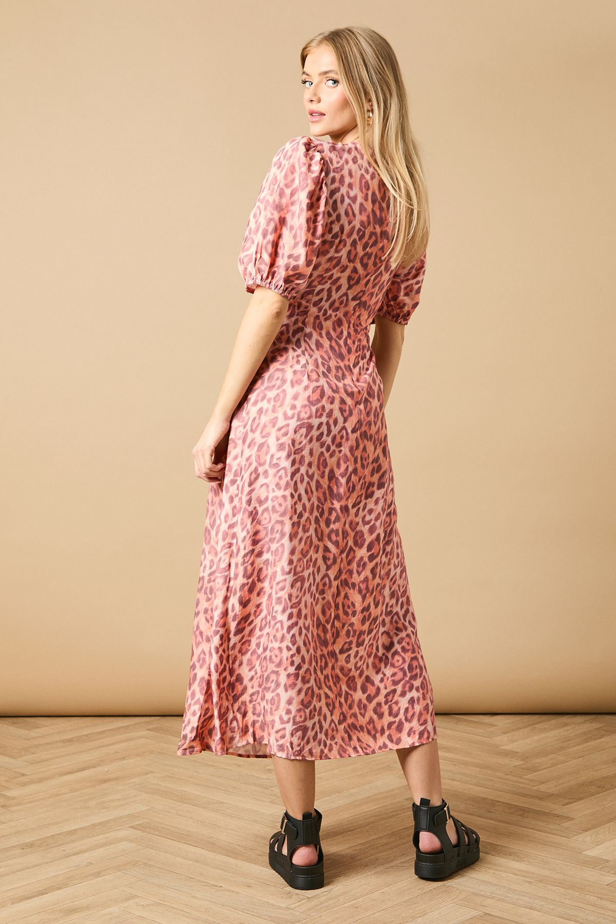 Oasis Printed Shirred Bodice Puff Sleeve Midi Dress Leopard image 3