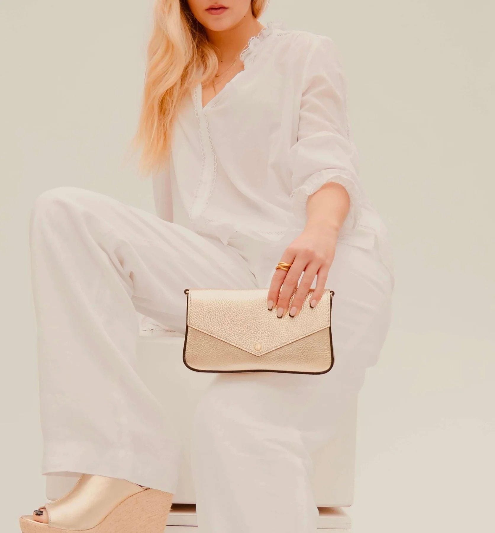 Apatchy London The Munro Leather Shoulder Bag image 6