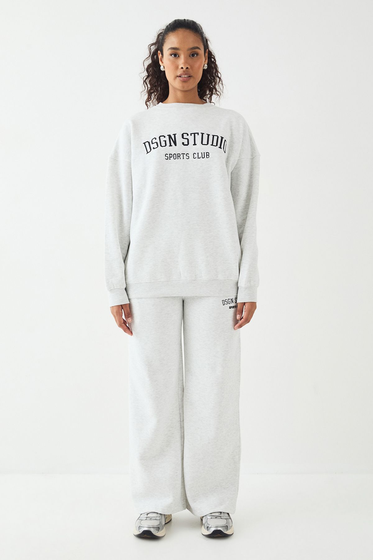 DSGN Studio Petite DSGN Studio Applique Straight Leg Jogger Ash Grey image 5