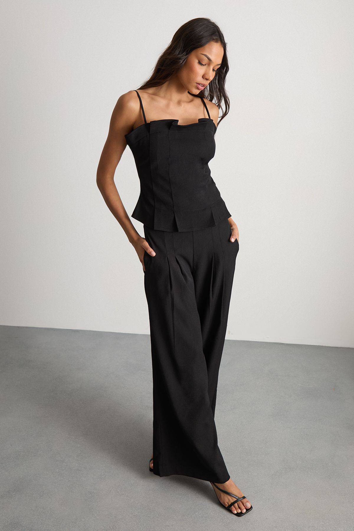 Warehouse Pleated Detail Bandeau Fitted Body Top Black image 2