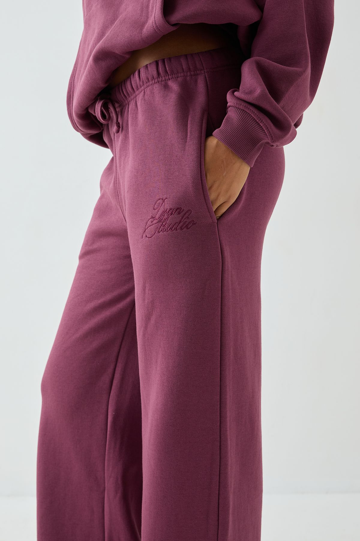 DSGN Studio DSGN Studio Contrast Script Straight Leg Jogger Plum image 4