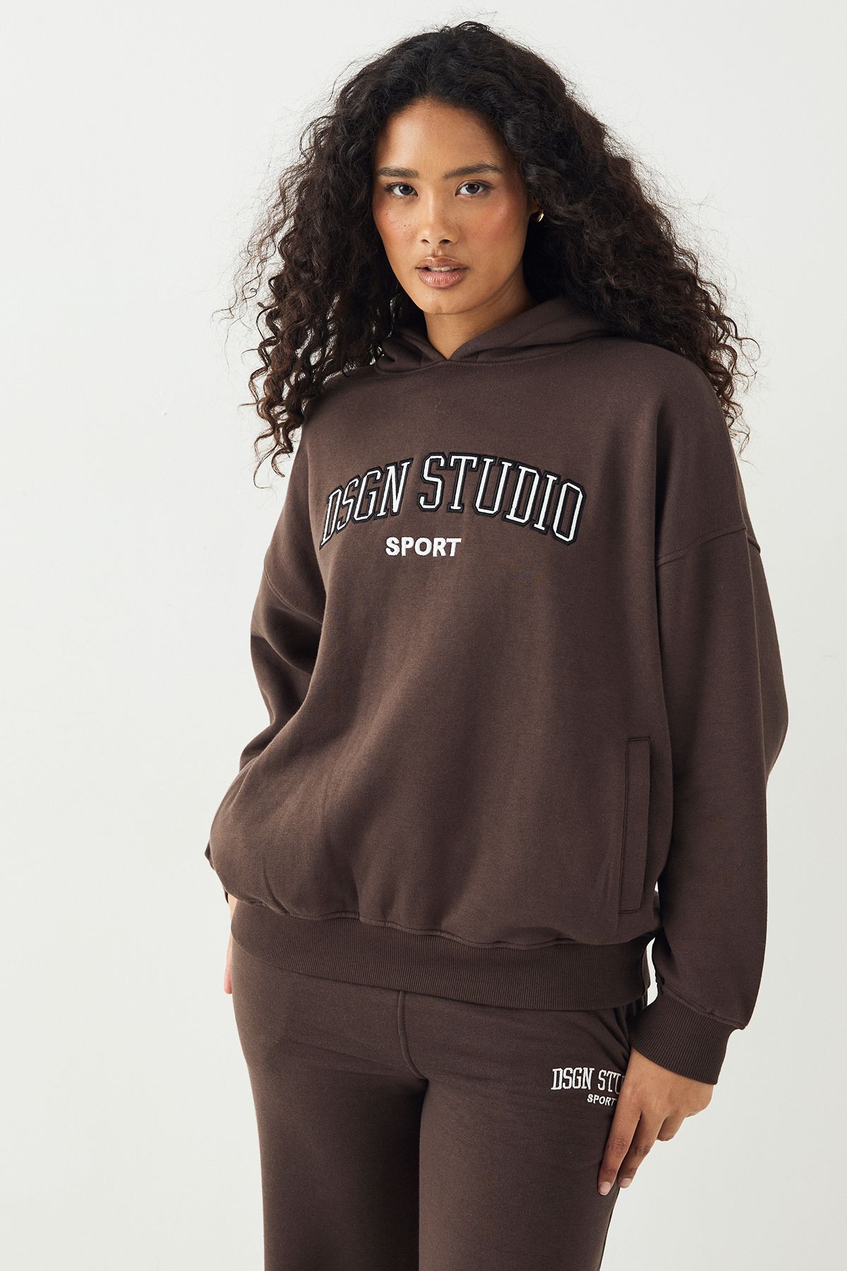 DSGN Studio DSGN Studio Collegiate Applique Oversized Hoodie Espresso image 3