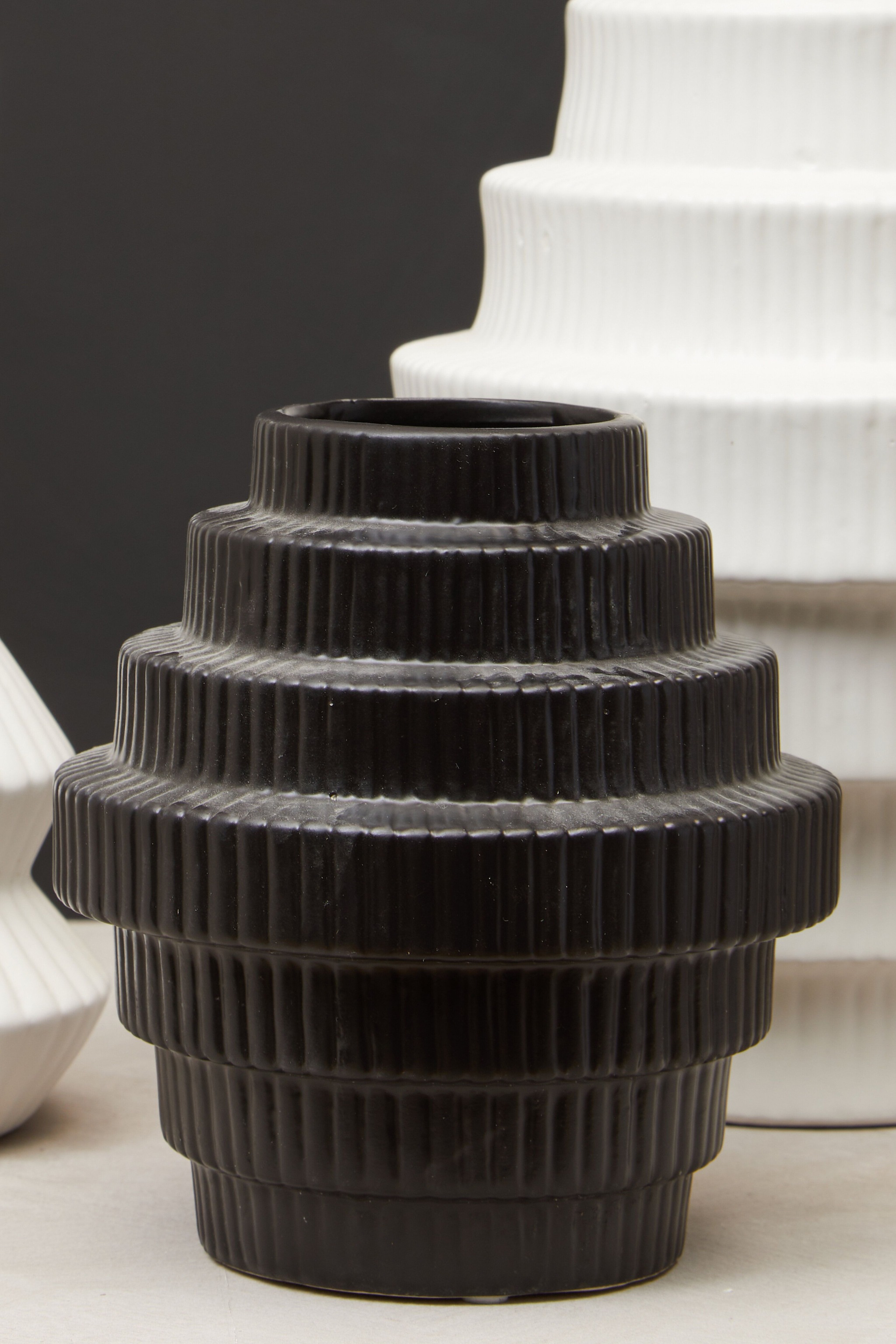 Orsina Lightweight Small Vase, Versatile And Stylish Flower Ceramic vase, Modern Design Vase For Flowers image 2