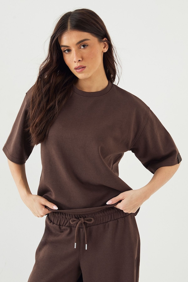 DSGN Studio DSGN Studio Interlock Crew Neck Oversized T-Shirt Dark Chocolate
