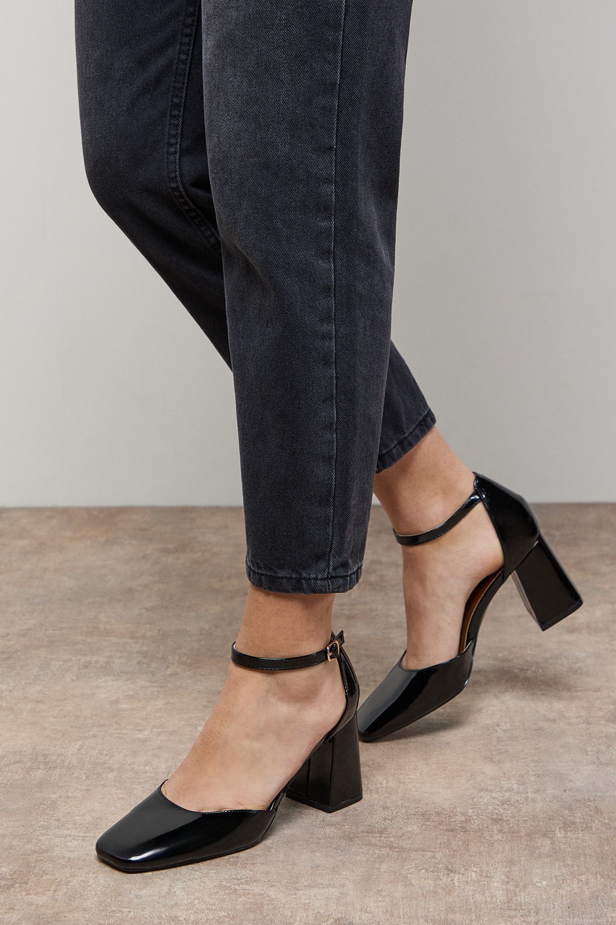 Oasis Meelie Faux Patent Leather Square Toe High Block Heel Court Shoes True Black image 1