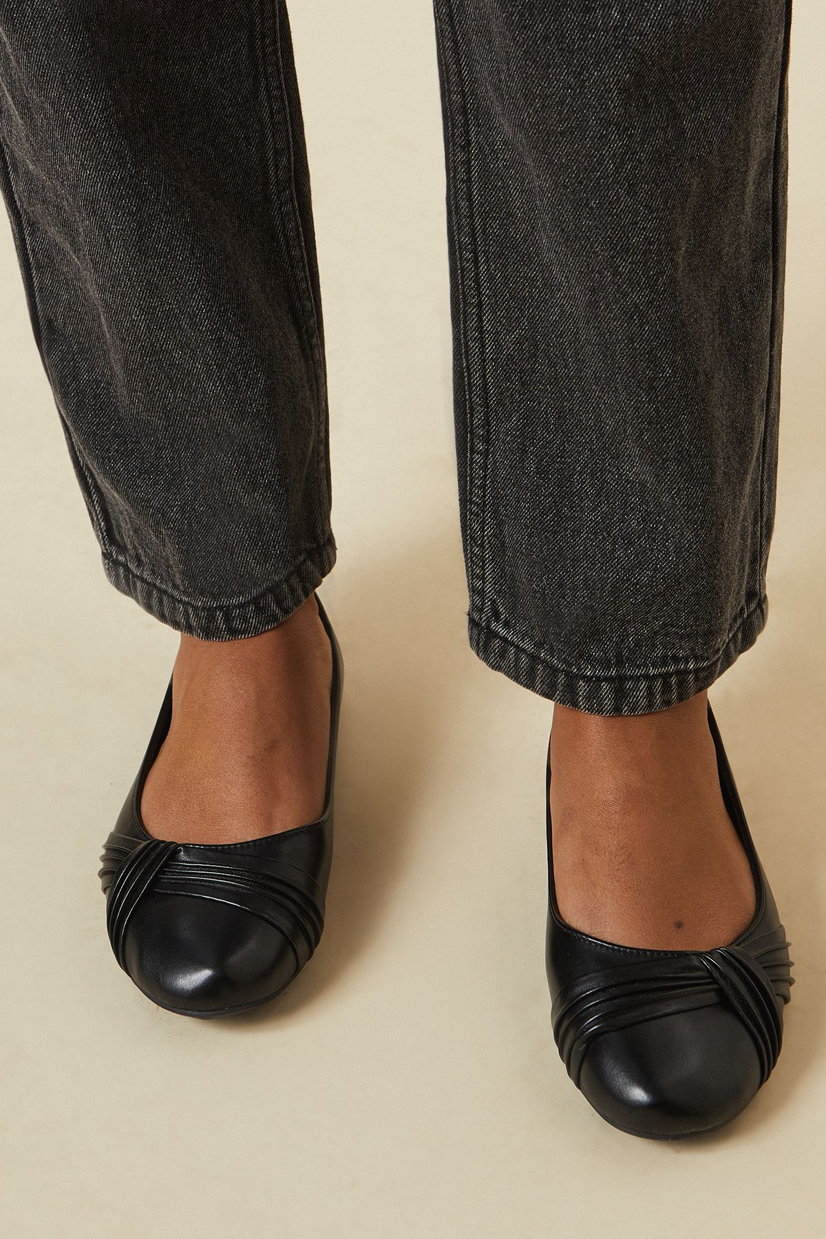 Dorothy Perkins Eliza Ruched Detail Flat Ballet Pumps Black image 1