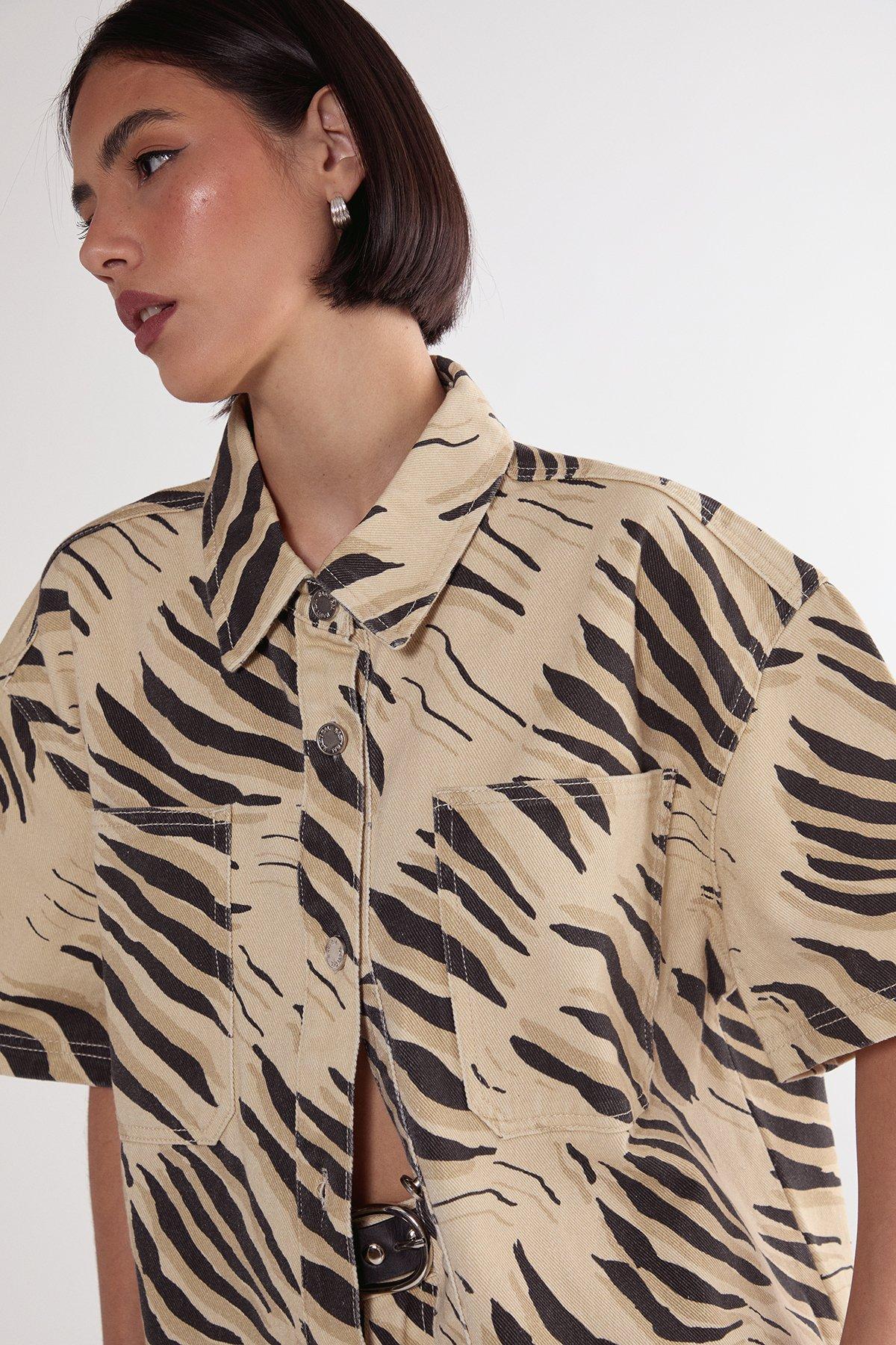 NastyGal (Az) Tiger Print Short Sleeve Denim Shirt Butter image 4