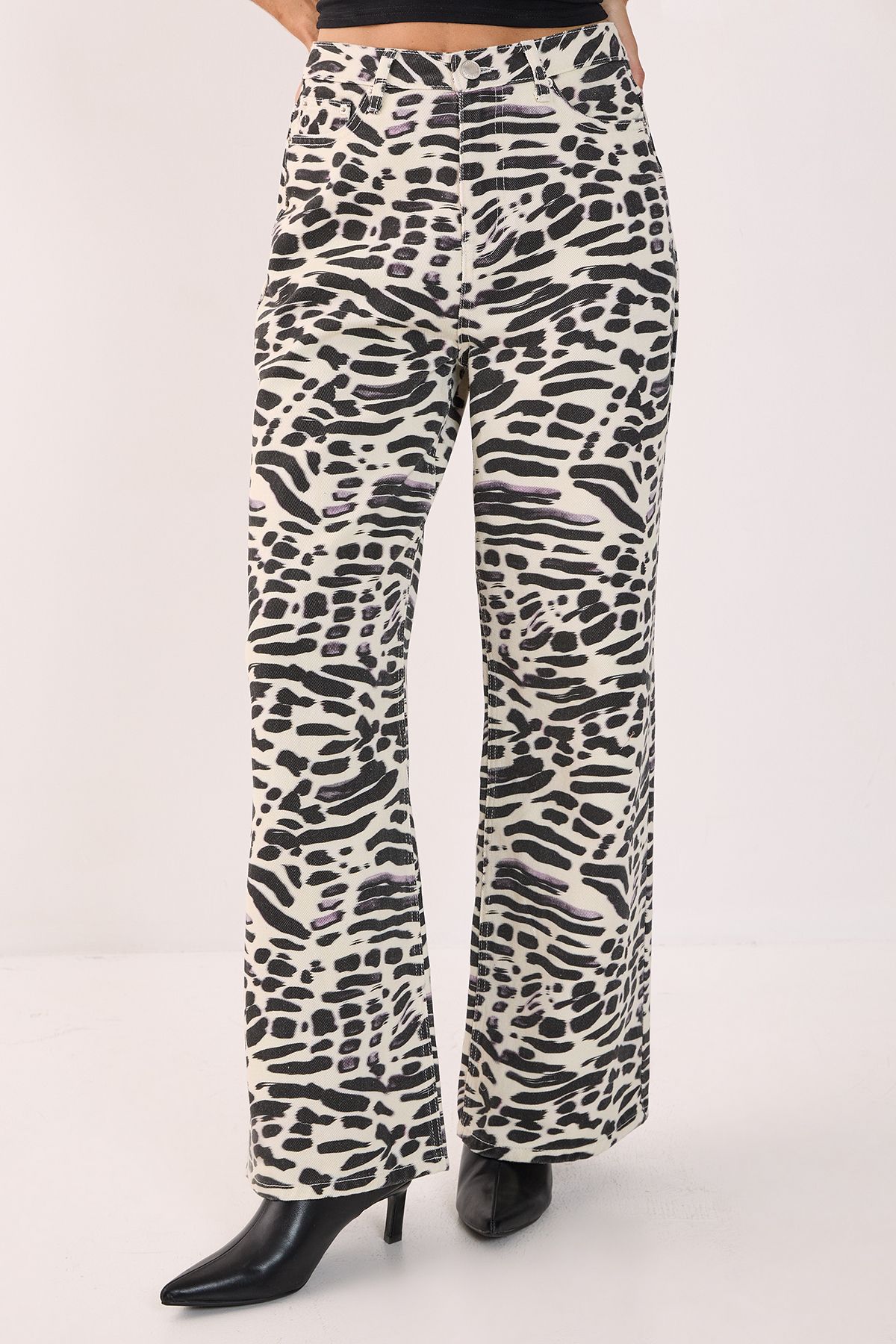 NastyGal Denim Animal Print Jeans White image 2