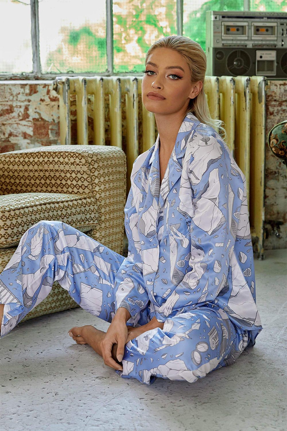 Playful Promises Logan Spector Statues Drop Hem Long Sleeve 'Pj Top' image 2