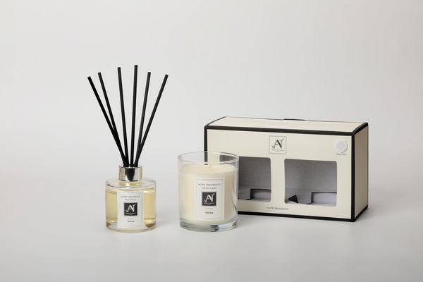 Aroma Naturals Minimalist Luxe Candle & Reed Diffuser Gift Set Infame Scent