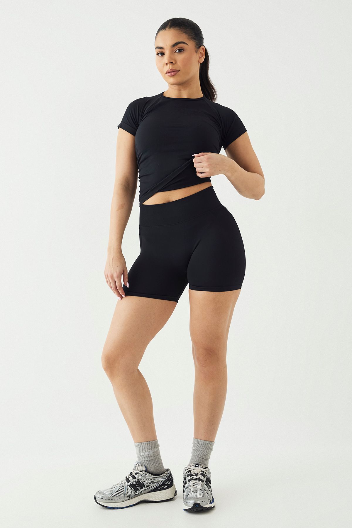 DSGN Studio DSGN Studio Sport Ultra Contour Seamless Ruched Short Sleeve Top Black image 3