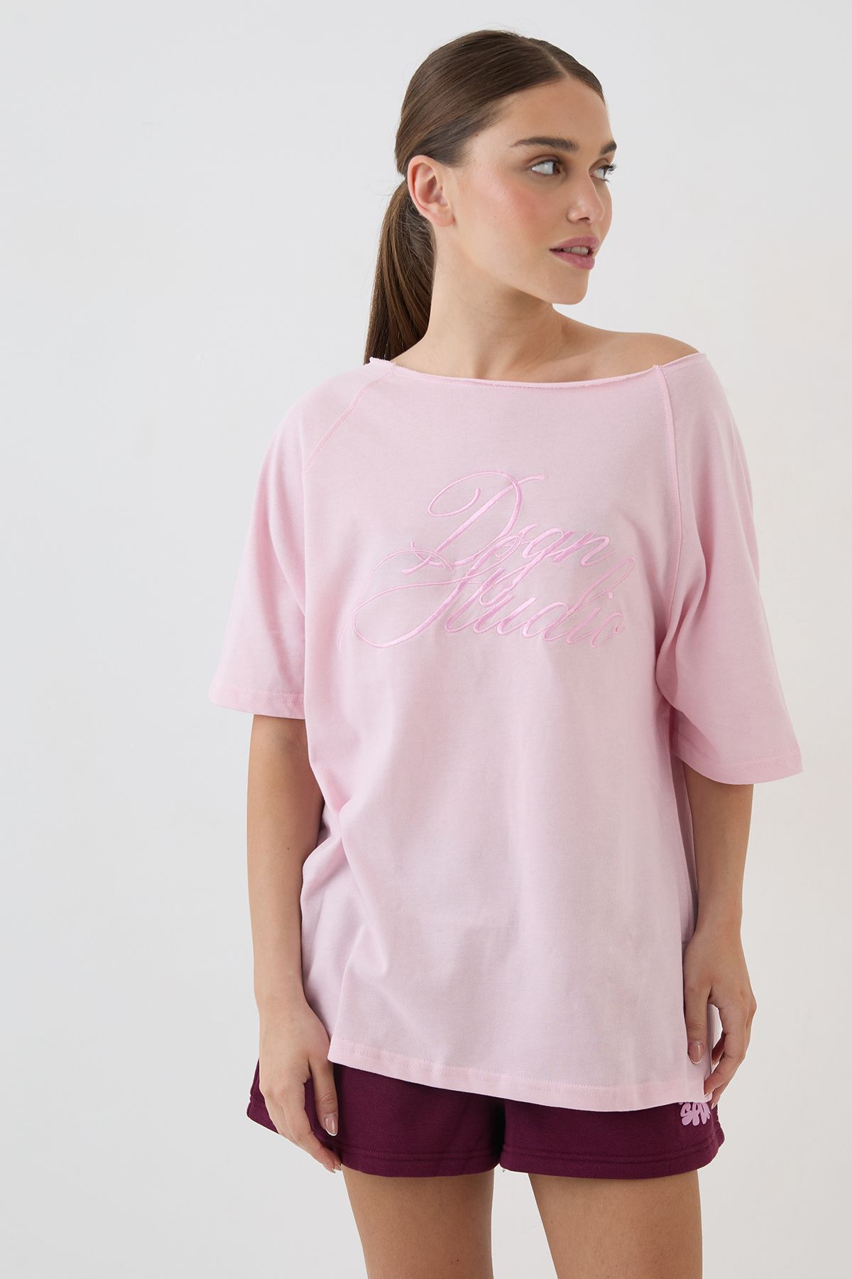 DSGN Studio DSGN Studio Contrast Script Off The Shoulder T-shirt Pink