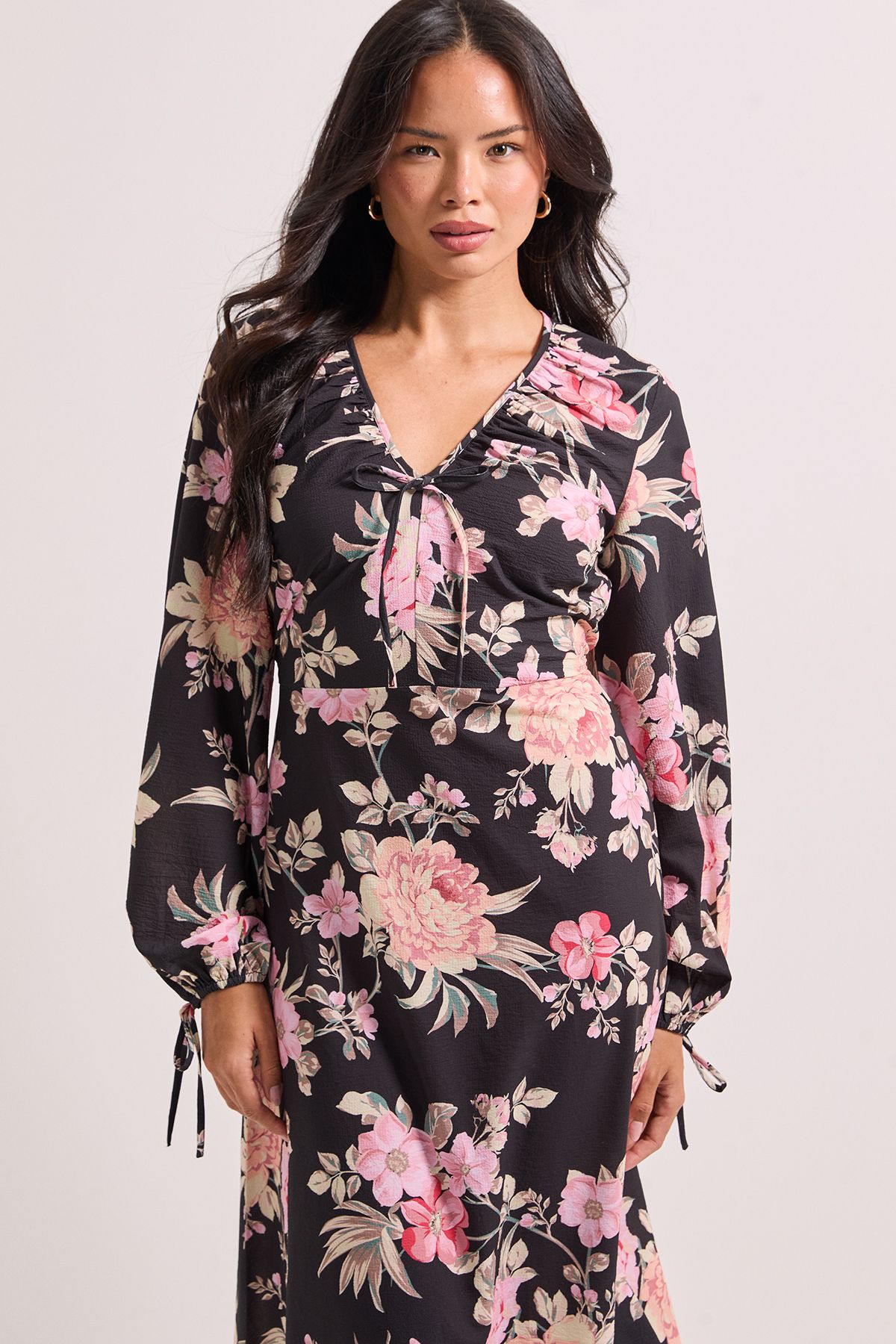 Dorothy Perkins Printed Tie Neck Blouson Sleeve Midi Dress Black image 4