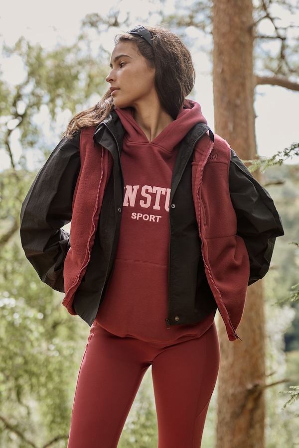 DSGN Studio DSGN Studio Sport Polar Fleece Pocket Detail Gilet Burgundy