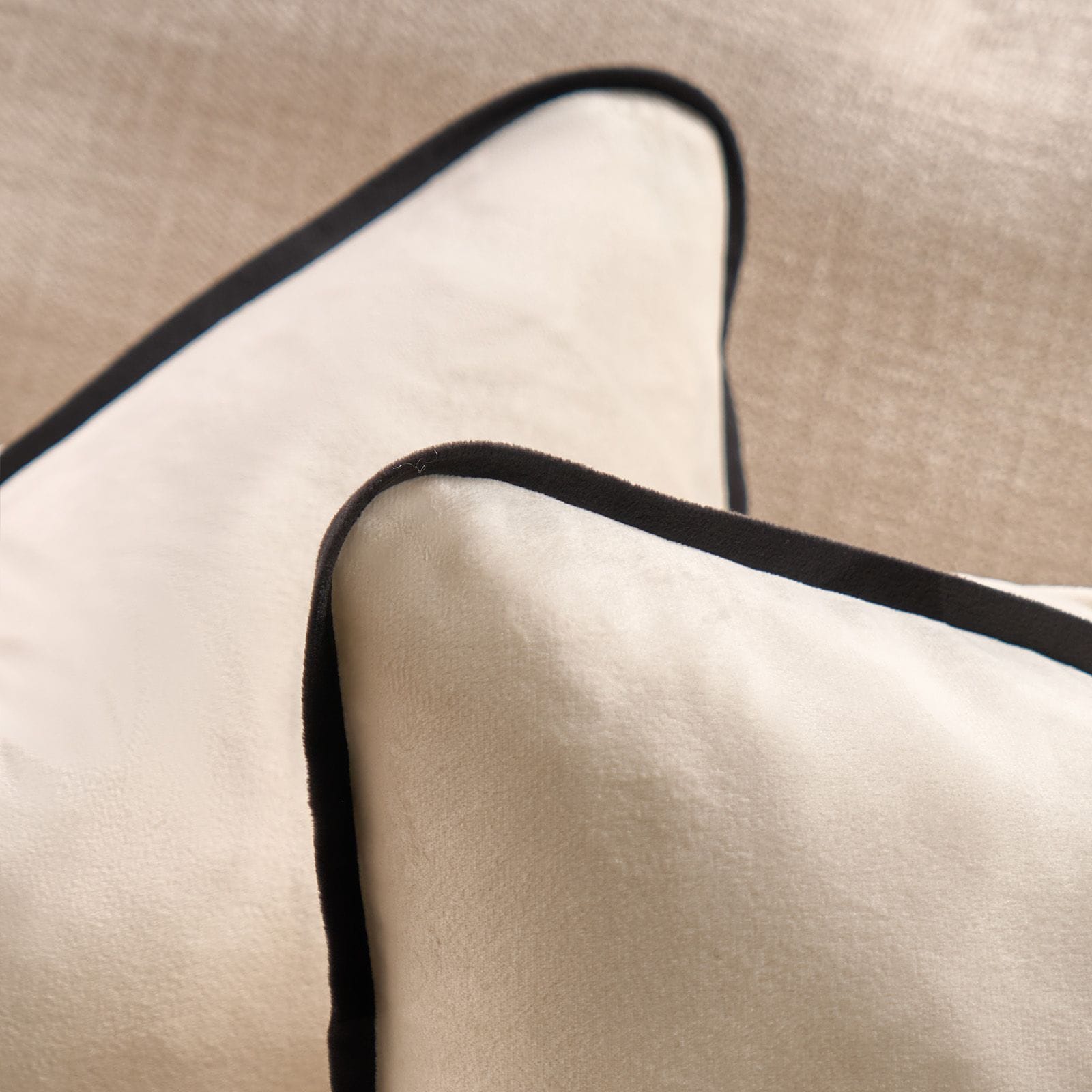 OHS 4 x Piped Edge Matte Velvet Cushion Covers Home Decor Set image 2