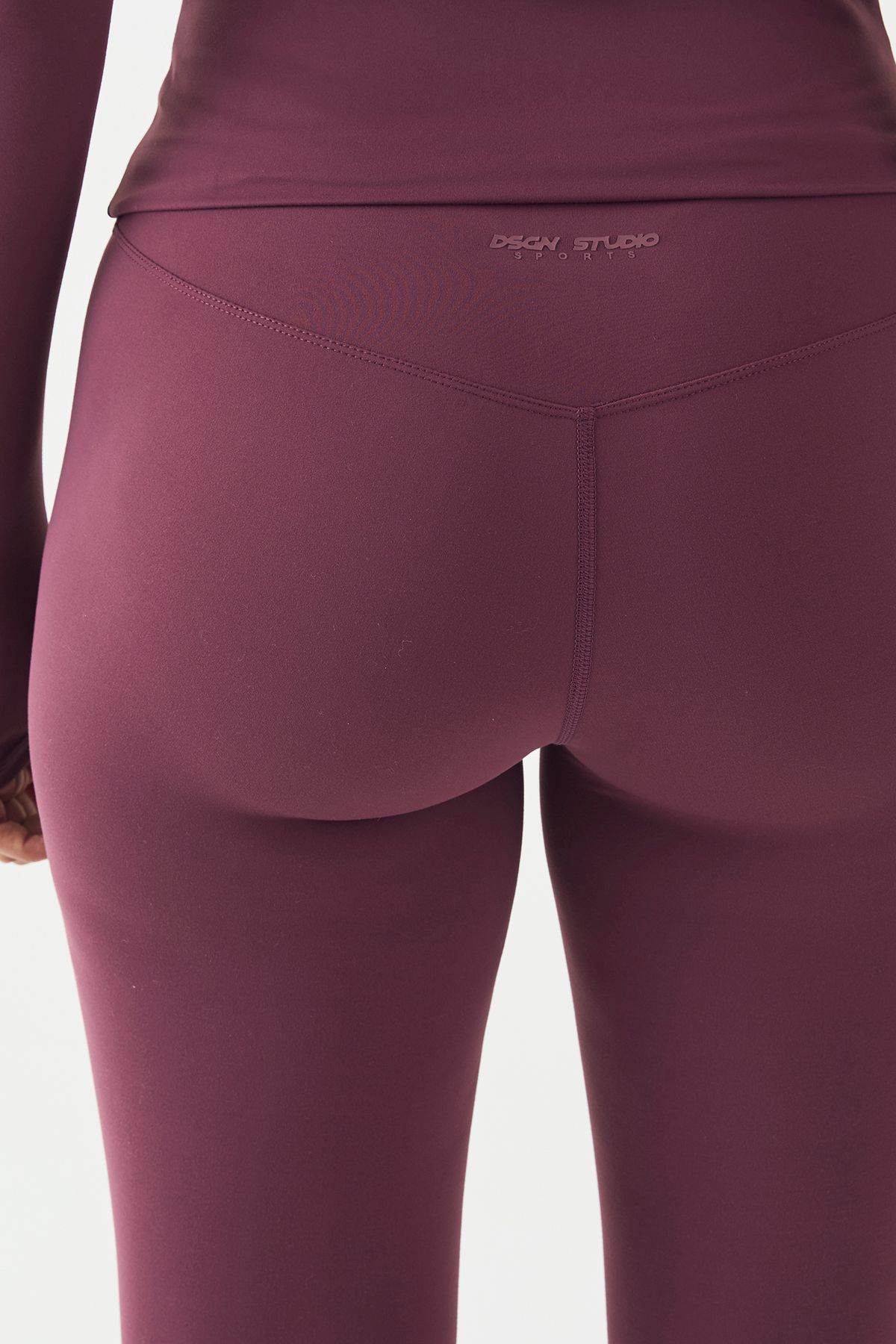 DSGN Studio DSGN Studio Sports Ultra Sculpt Seam Detail Legging Plum image 4