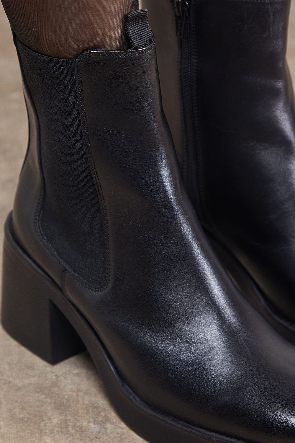 Oasis Barbara Real Leather Chunky High Heeled Chelsea Boots Black image 4