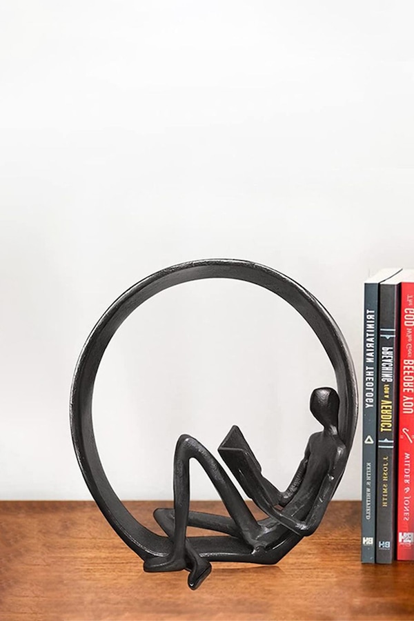 Living and Home Metal Statue Reading Men in Circle Desktop Ornament Figurines