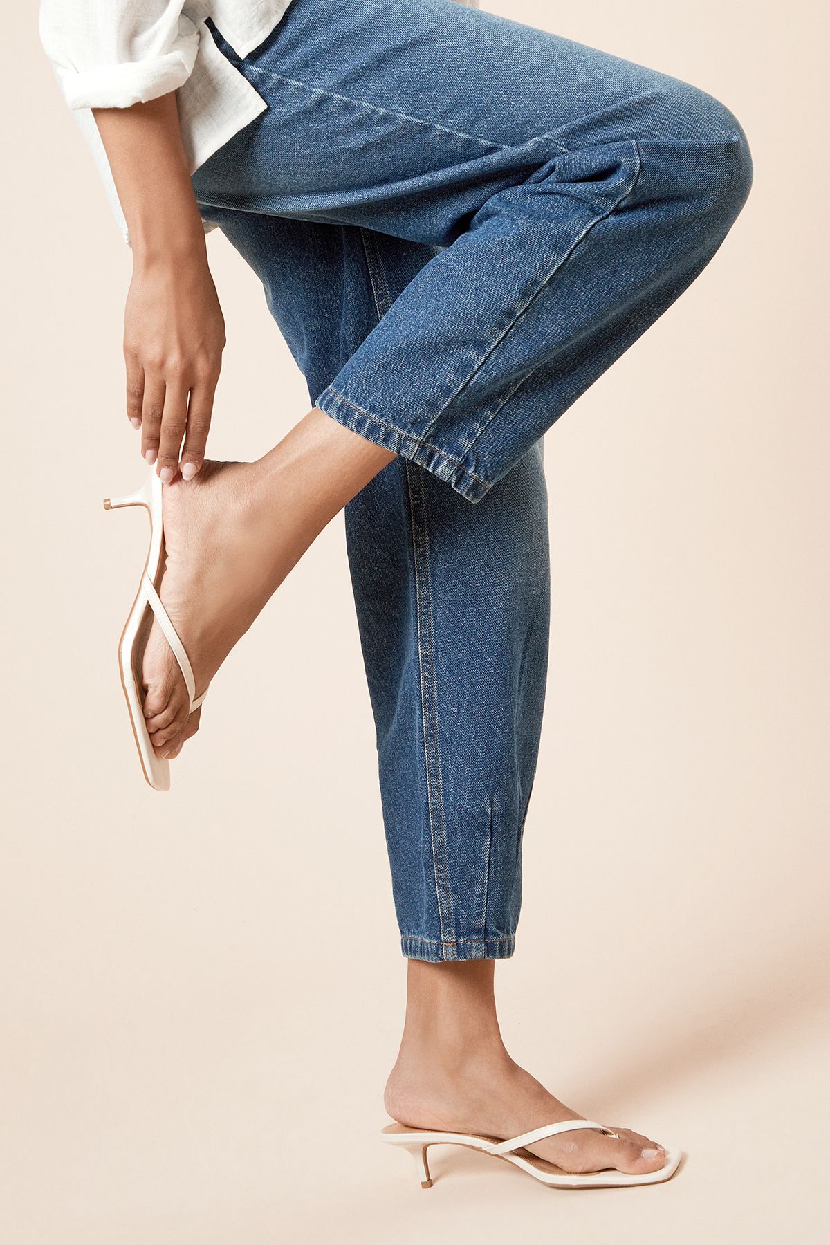 Dorothy Perkins Catriona Faux Leather Kitten Heel Toe Thong Sandals Off White