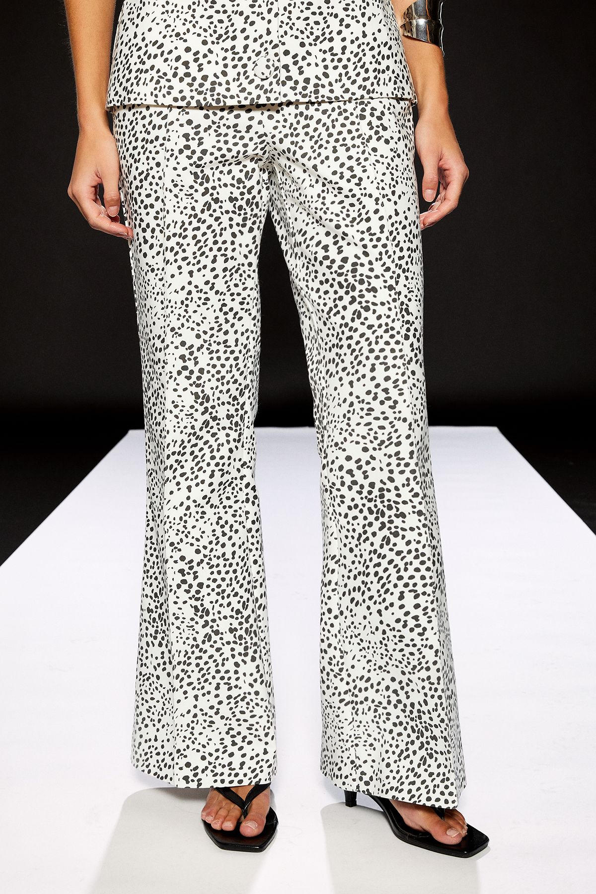 RUNWAY 1.8.1.8 Runway 1.8.1.8 Spot Fitted Flare Trouser Mono image 2