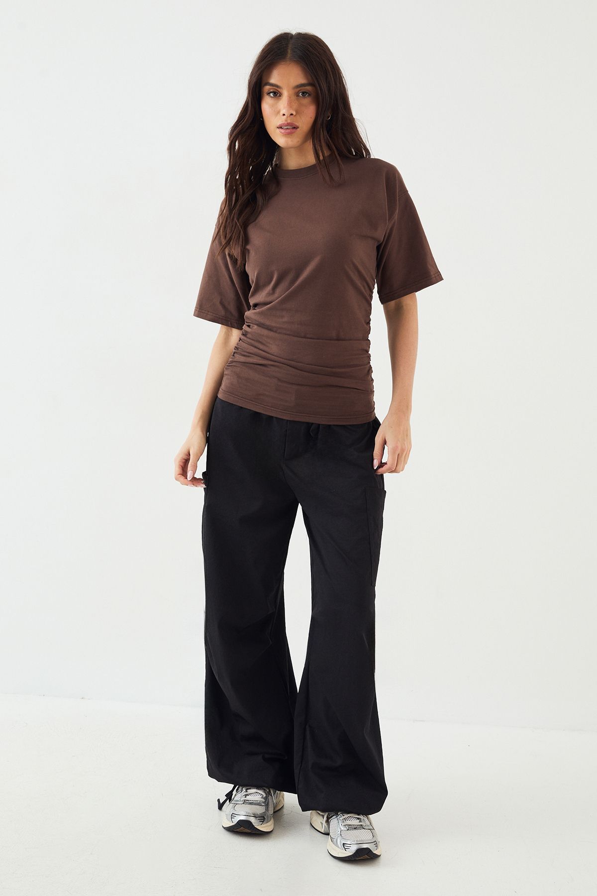 DSGN Studio DSGN Studio Ruched Side Cinched Short Sleeve Top Dark Chocolate image 3