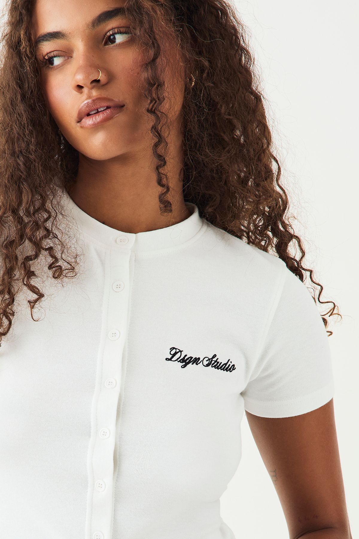 DSGN Studio DSGN Studio Script Embroidery Ribbed Button Through Short Sleeve Top White image 4