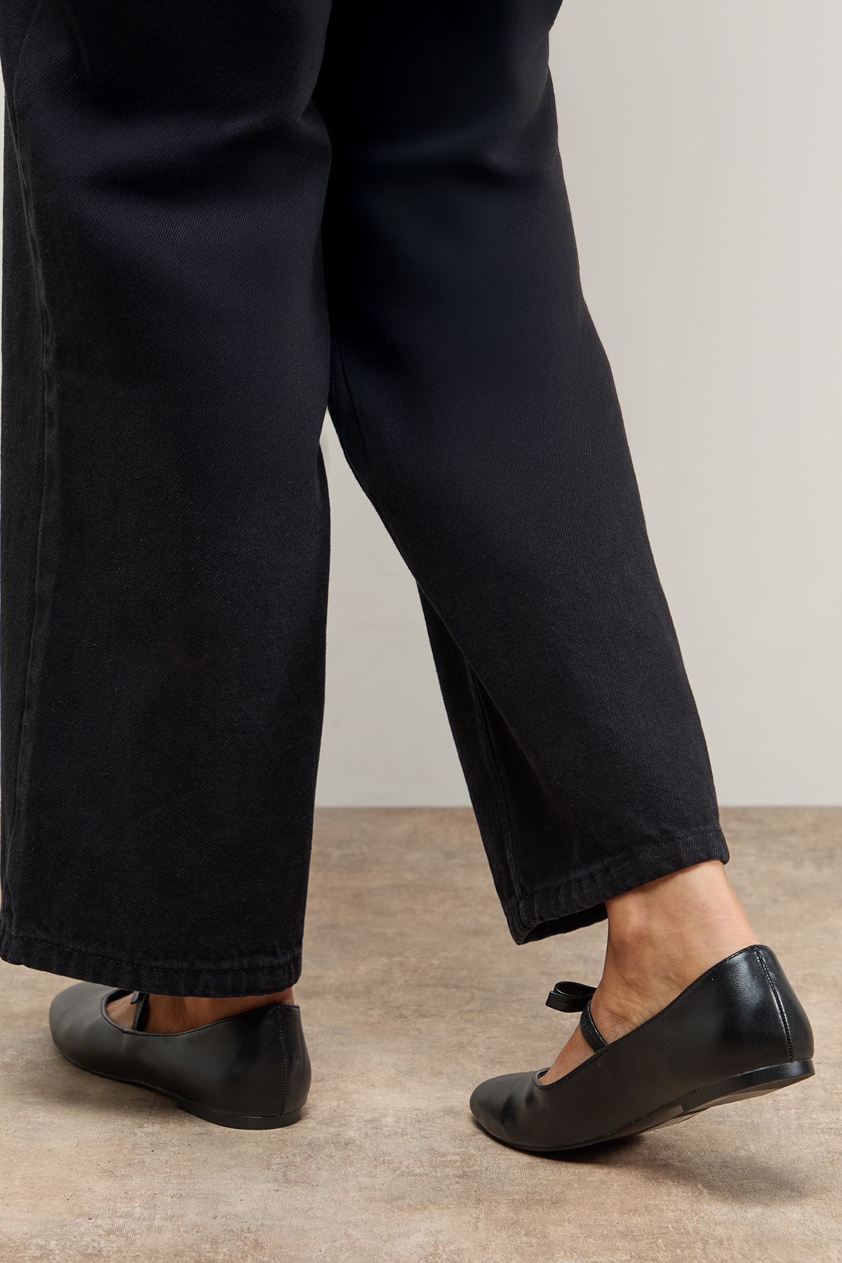 Oasis Pippin Bow Detail Mary Jane Ballet Pumps Black image 4