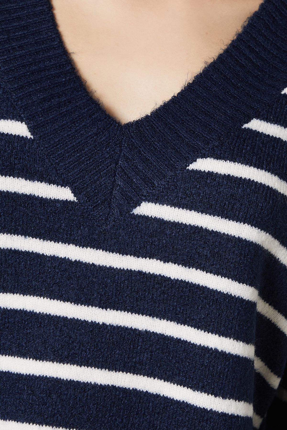 Dorothy Perkins V Neck Stripe Knitted Jumper Black image 5