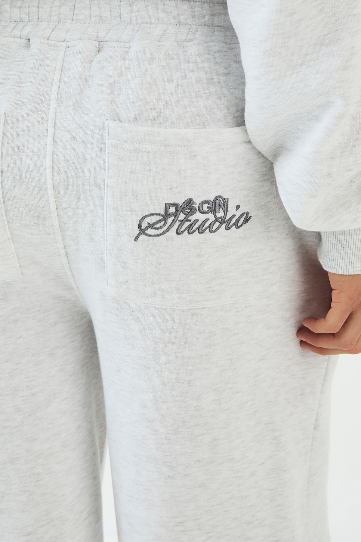 DSGN Studio DSGN Studio Towelling Applique Straight Leg Jogger Ash Grey image 4