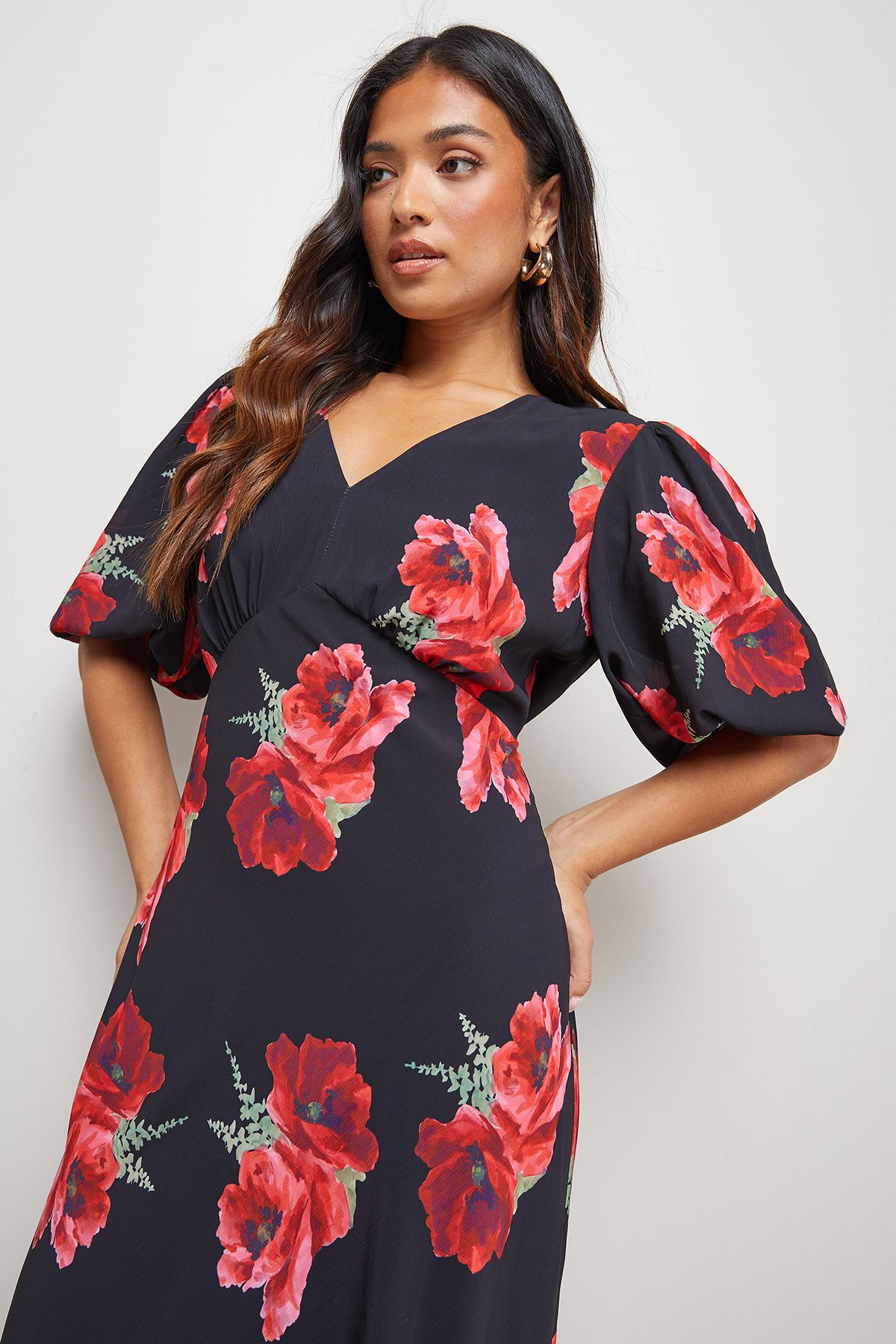 Oasis Petite Printed Chiffon Puff Sleeve Fishtail Midaxi Dress Black image 4