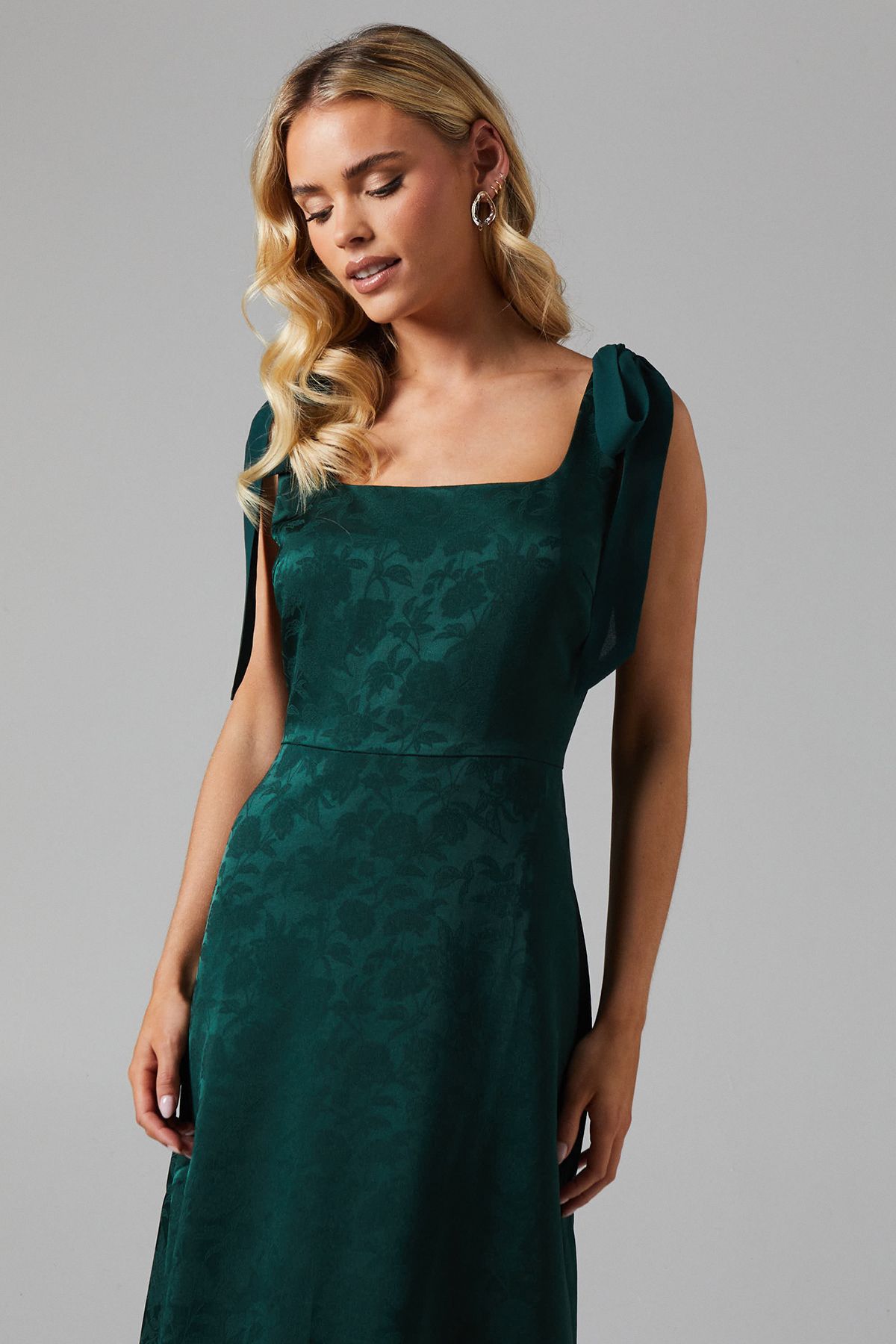 Oasis Petite Square Neck Chiffon Tie Shoulder Satin Jacquard Bridesmaid Maxi Dress Emerald image 4