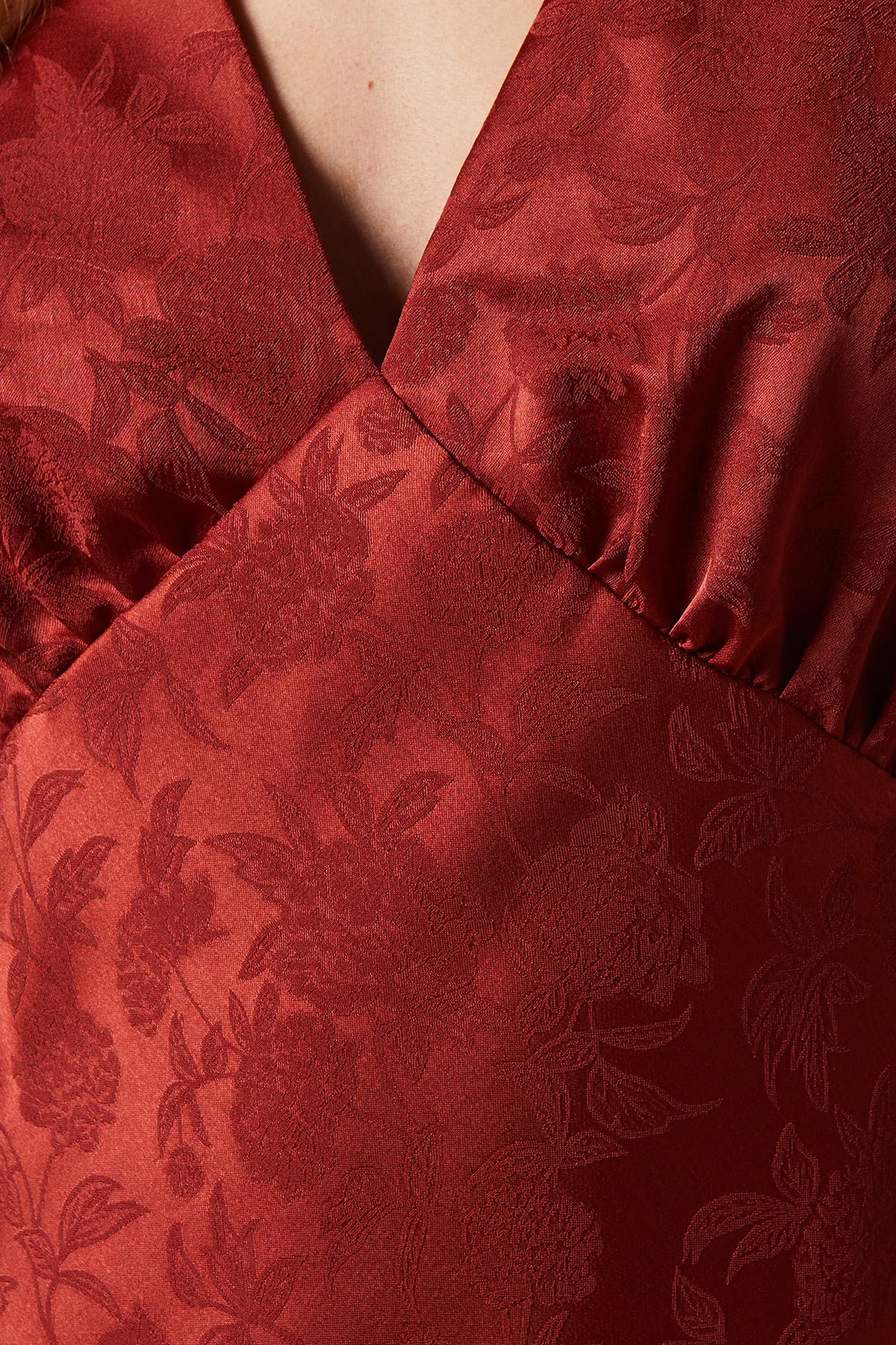 Oasis Petite V Neck Angel Sleeve Satin Jacquard Bridesmaid Dress Rust image 5