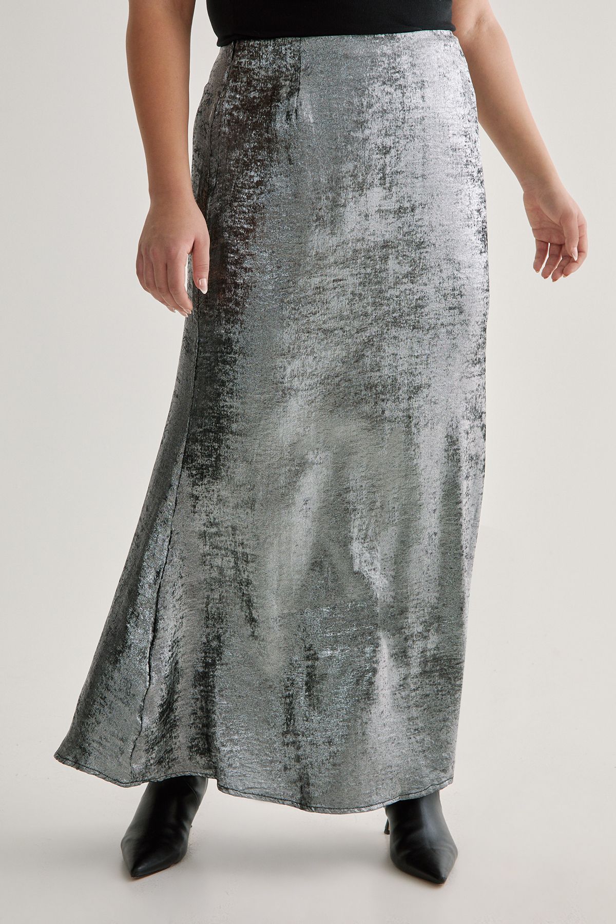 NastyGal Plus Metallic Maxi Skirt Silver image 2
