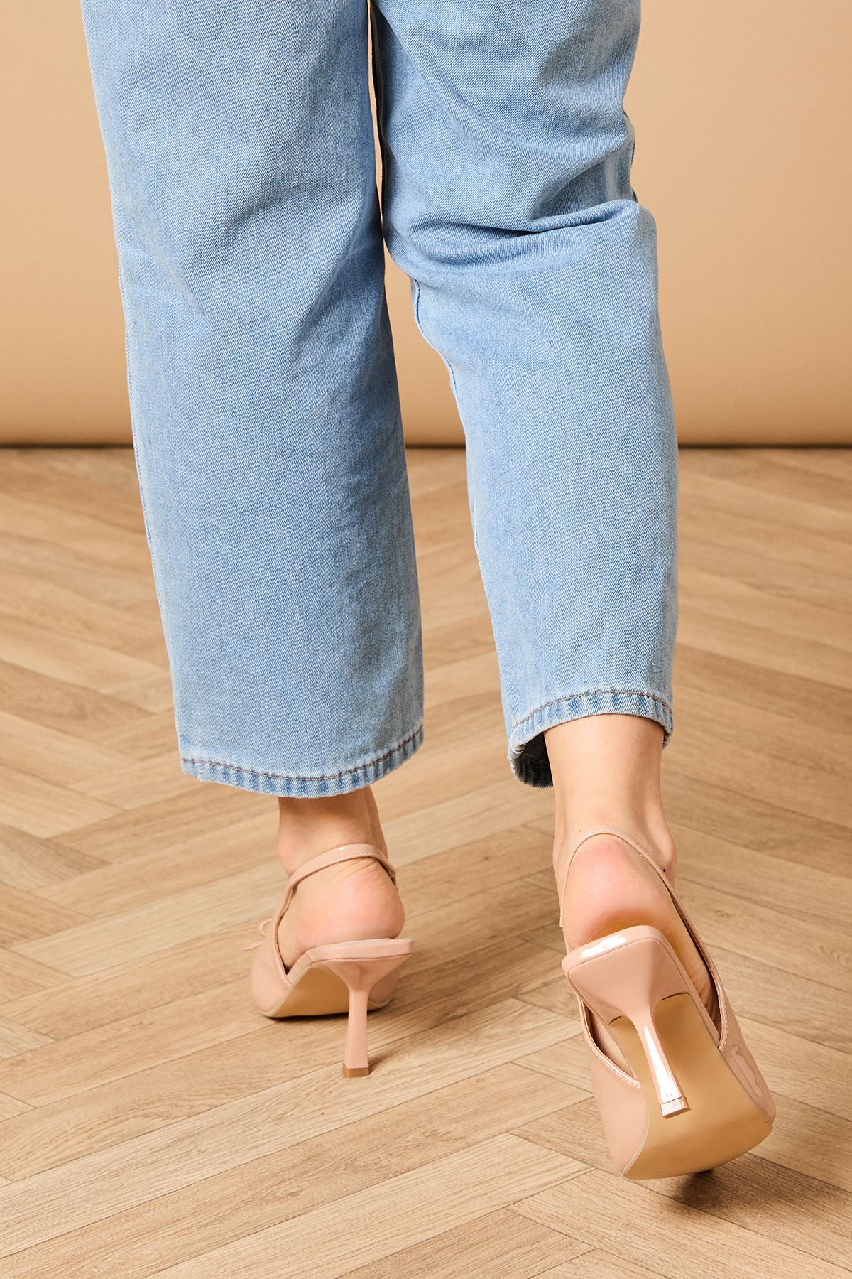 Oasis Manuela Faux Patent Bow Detail High Stiletto Heel Court Shoes Blush image 4