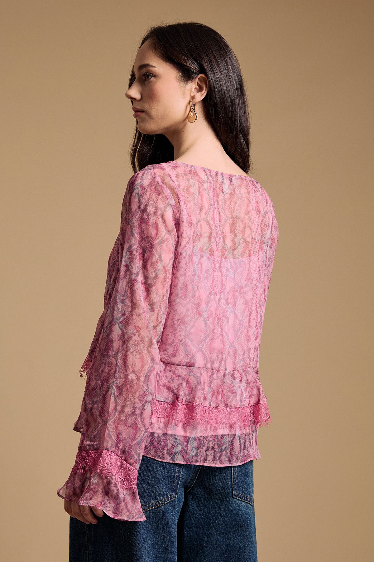 Oasis Fluted sleeve lace trim blouse Animal image 3