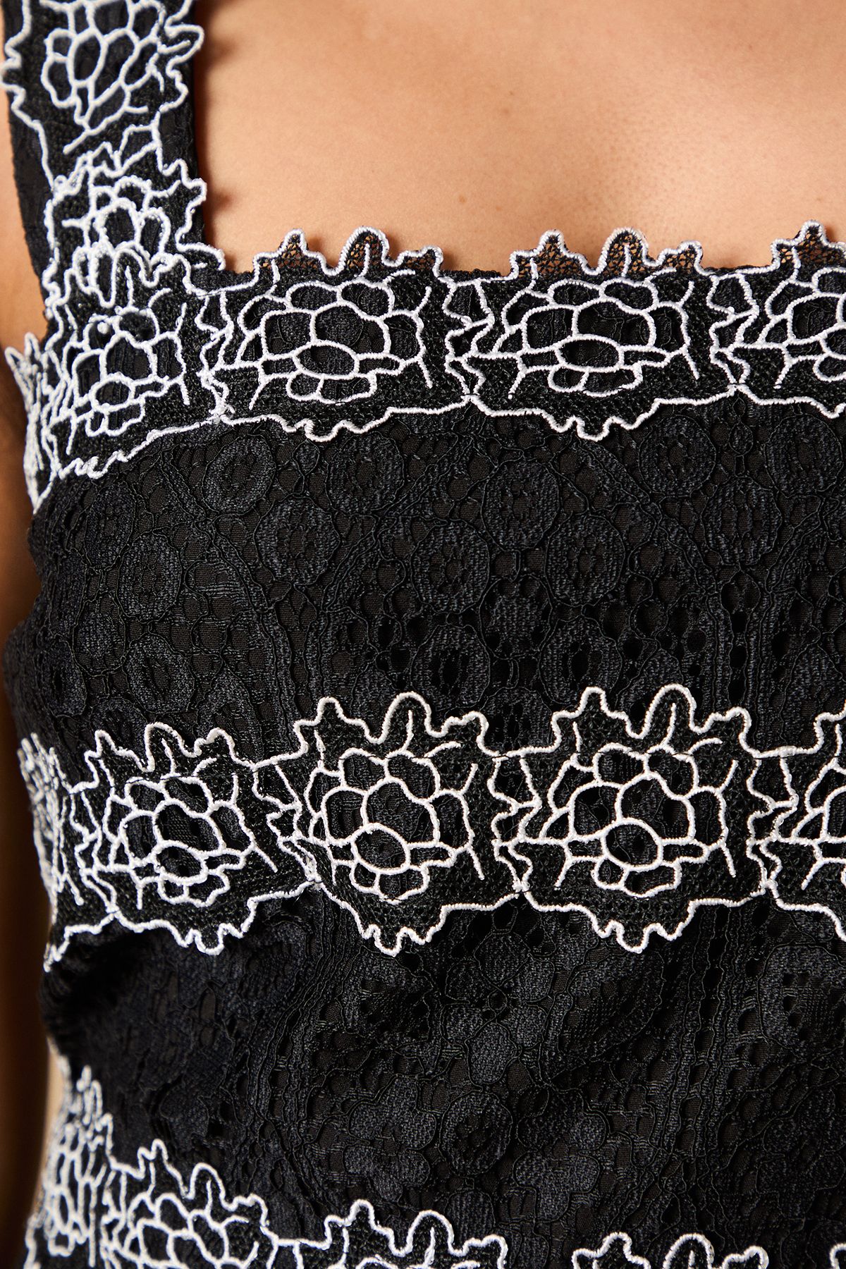 Oasis Petite Contrast Lace Strappy Midi Dress Black image 5