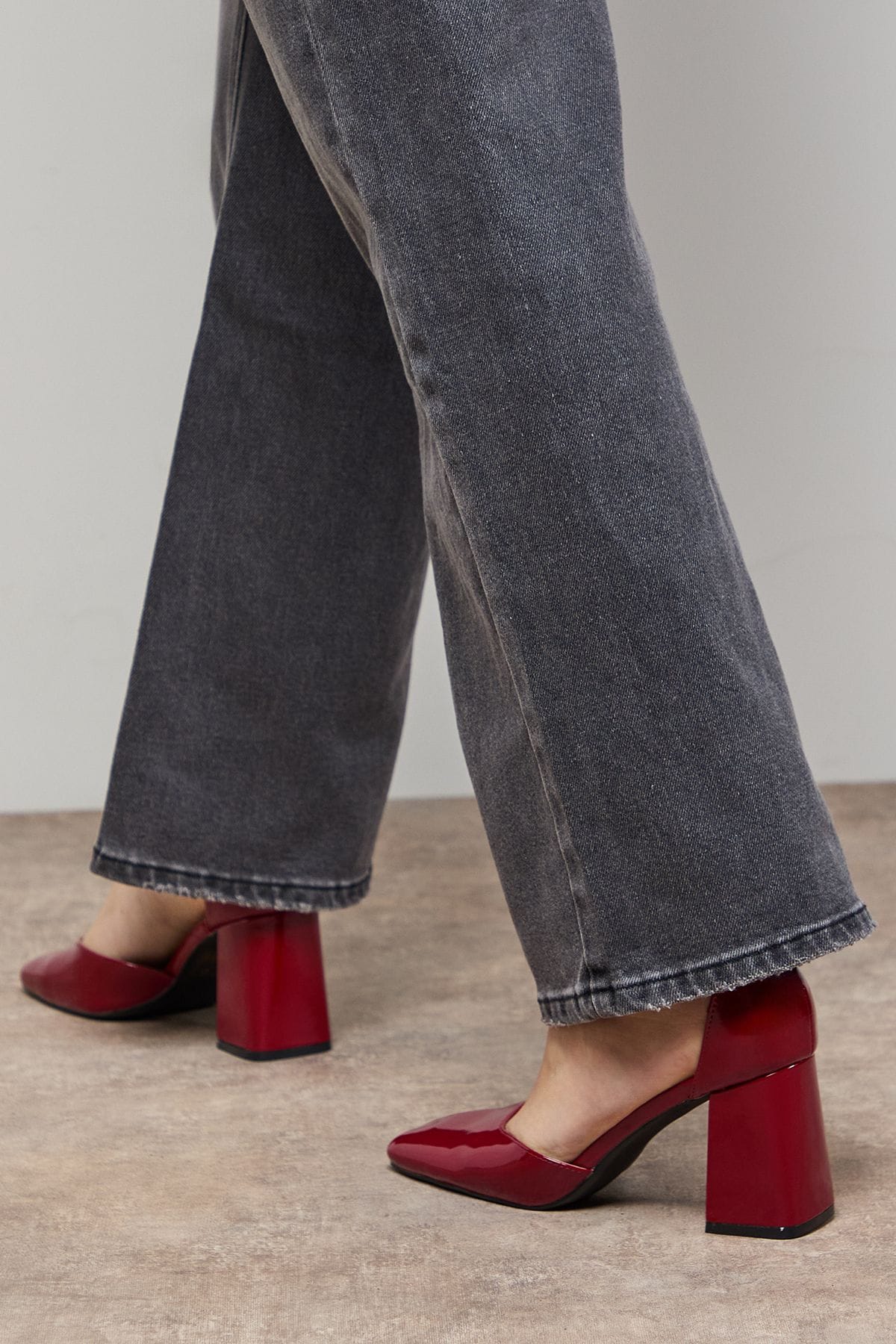 Oasis Meelie Faux Patent Leather Square Toe High Block Heel Court Shoes Dark Red image 4