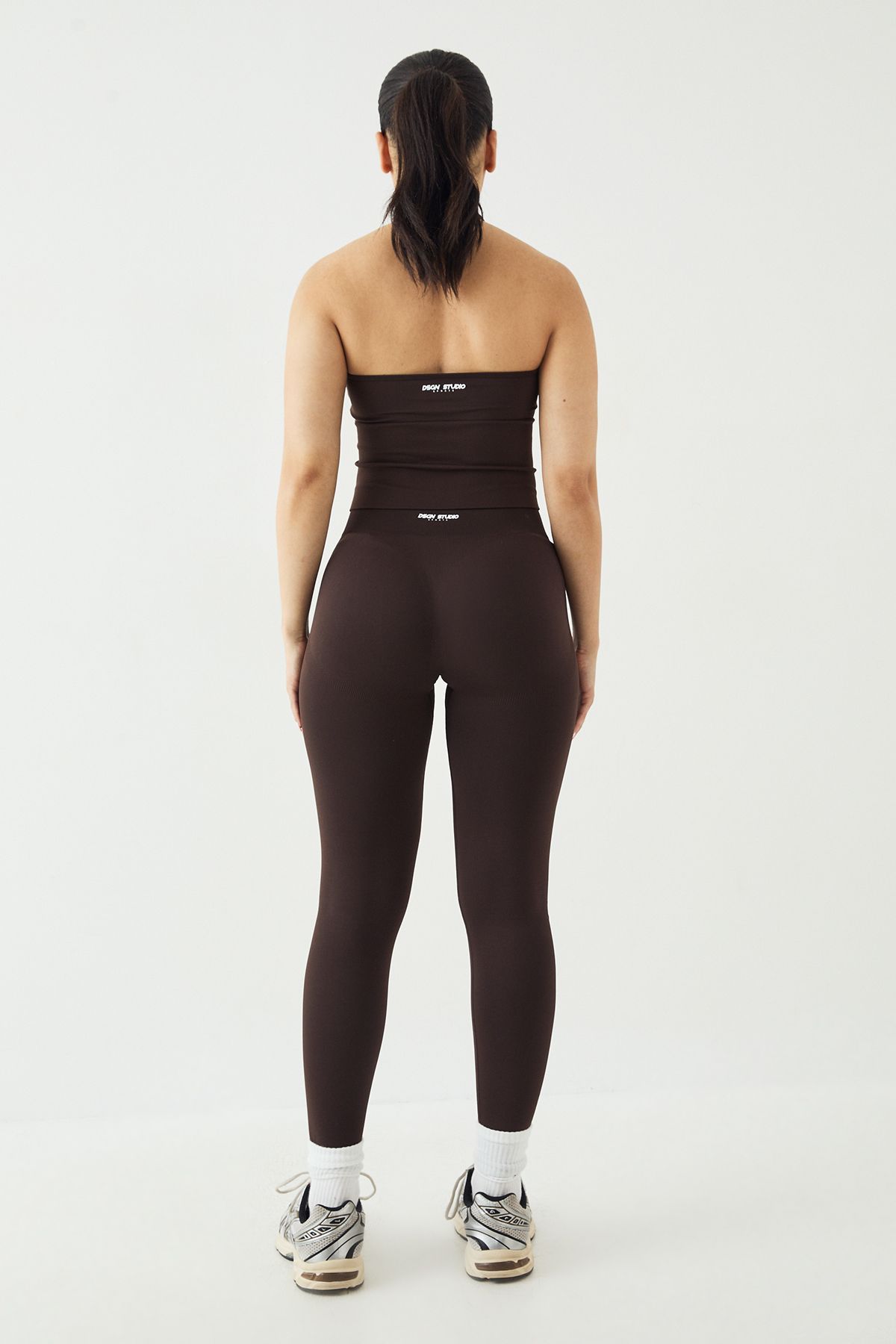 DSGN Studio DSGN Studio Sport Ultra Contour Discreet Scrunch Seamless Legging Coffee Bean image 2