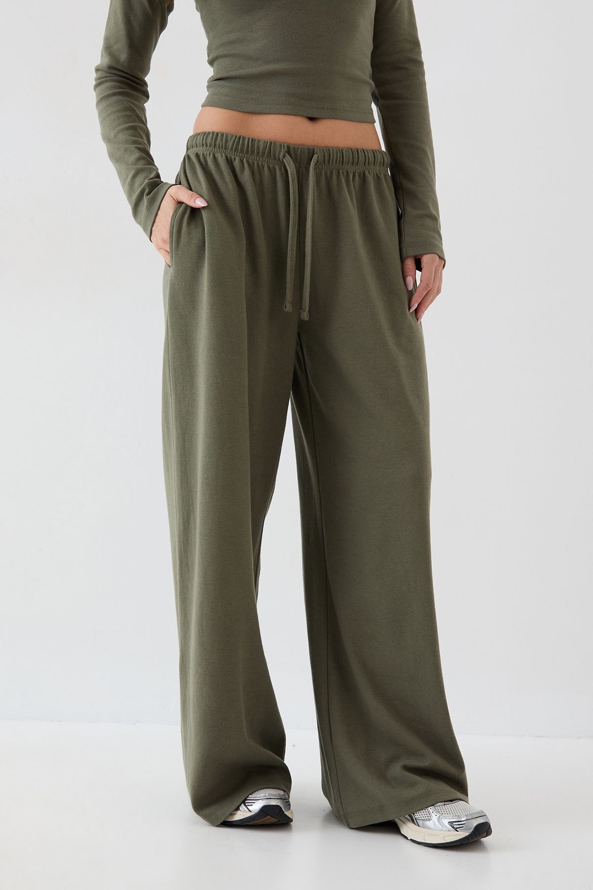 DSGN Studio DSGN Studio Embroidered Rib Wide Leg Trouser Olive image 3