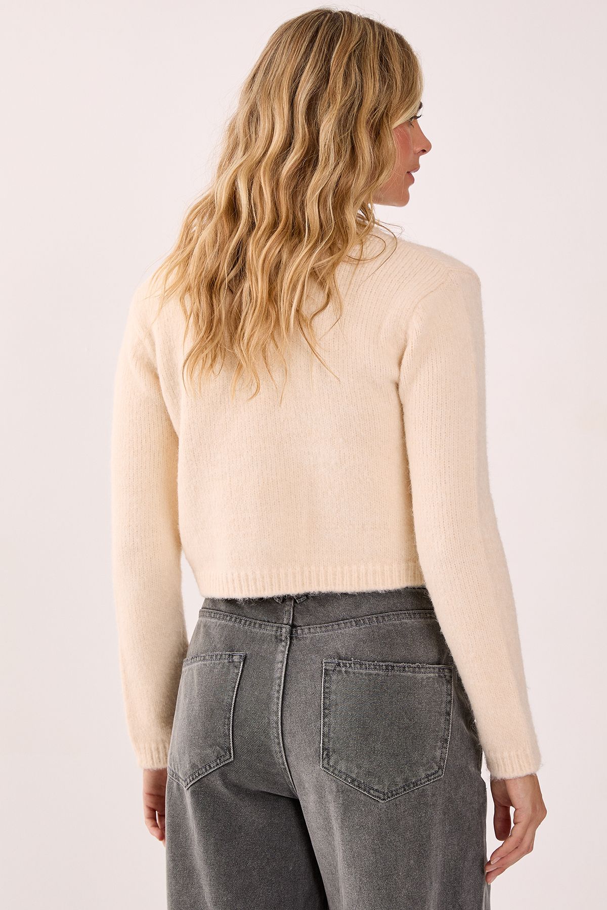 NastyGal Fitted Crew Neck Cardigan Cream image 4